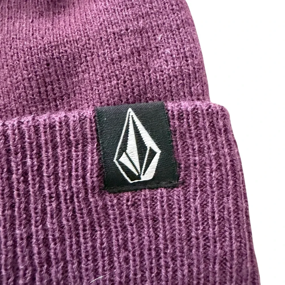 NWT Volcom Shreddy Teddy Kid Purple Double Pom Pom Beanie Hat One Size‎ Outdoor